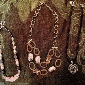 Set of 3 necklaces.
